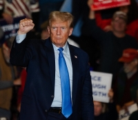 Trump: EE.UU debería dejar de "subvencionar" a México y Canadá