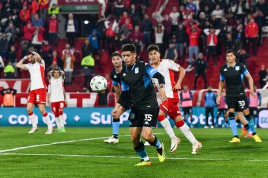 Liga Profesional de Fútbol: Racing igualó 0-0 con Huracán quién sigue liderando el torneo