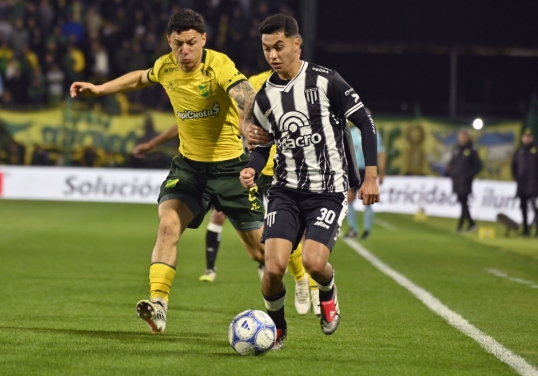 Torneo clausura de fútbol: Defensa superó a Gimnasia de Mendoza