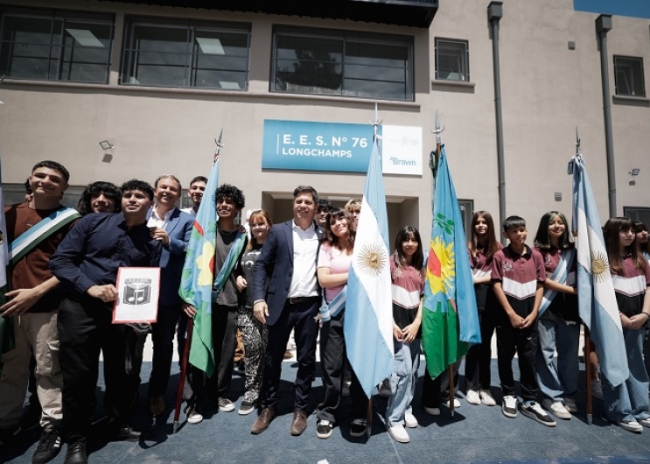 Axel Kicillof inauguró un jardín de infantes y el nuevo edificio de la Escuela Secundaria Nº 76