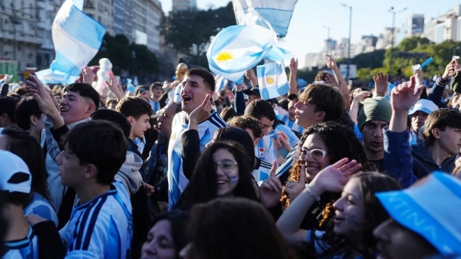 Tras el triunfo de Argentina, una multitud se lanzó a las calles en el país