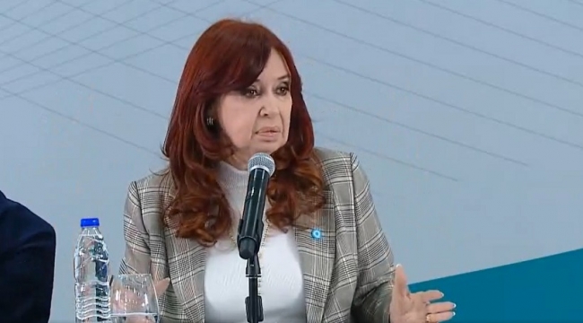 «Lárguelo a Friedman, largue la escuela austríaca, cace el manual argentino y pónganse a gobernar», le dijó Cristina, a Milei