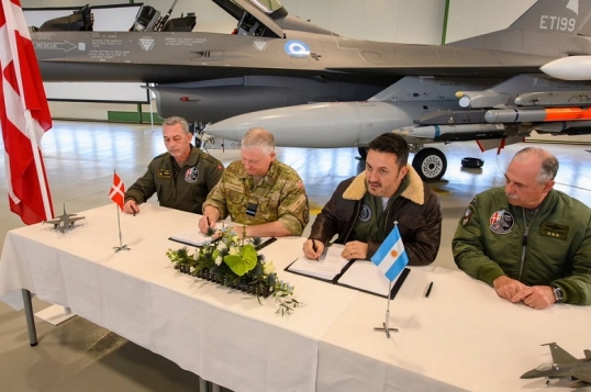 El Gobierno niega dar información sobre la vida útil los aviones caza F-16 que compró a Dinamarca por 300 millones de dólares