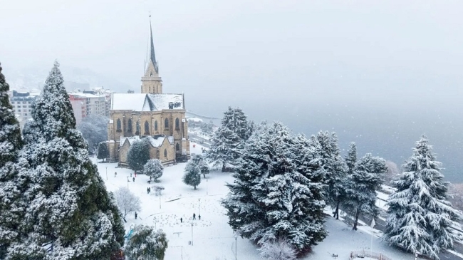 Tras la intensa nevada, reabrieron las calles de Bariloche