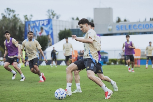 La selección argentina practicó en ezeiza pensando en Brasil