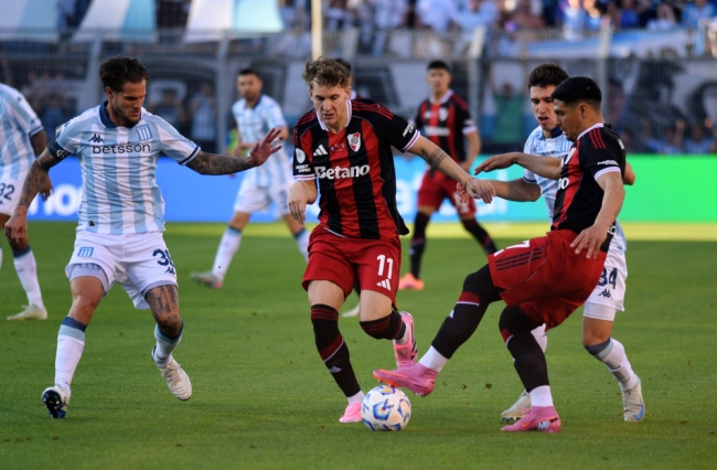 Torneo apertura de la Liga Profesional de Fútbol: Racing recibe a River