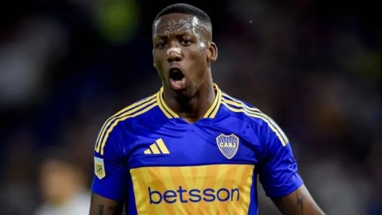 Luis Advíncula rescindió el contrato con Boca