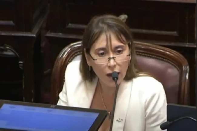 La senadora, Cristina López calificó al presidente de «enfermo mental» y pidió pensar en un juicio político
