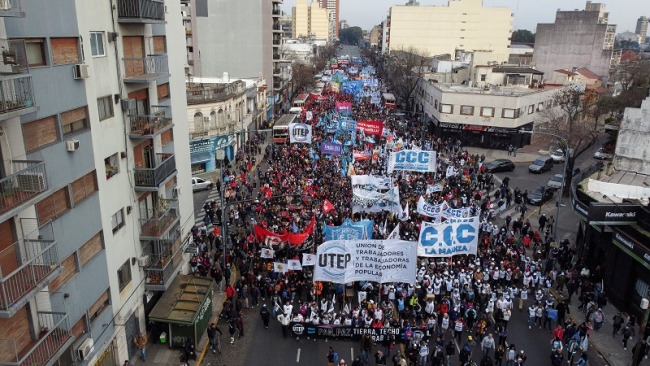 Multitudinaria marcha de San Cayetano por «Paz, Pan, Tierra, Techo y Trabajo»