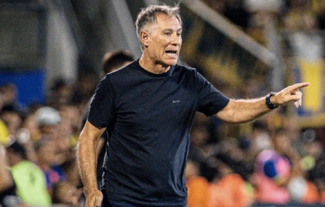 El entrenador Ariel Holan se fue de Rosario Central