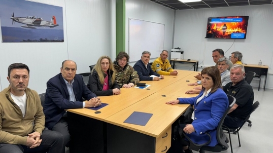 Córdoba: Milei se reunió con Martín Llaryora y luego sobrevoló zonas afectadas por los incendios