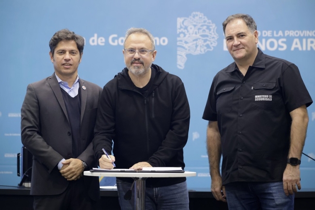 Axel Kicillof firmó con intendentes la adhesión al Fondo de Fortalecimiento de la Seguridad