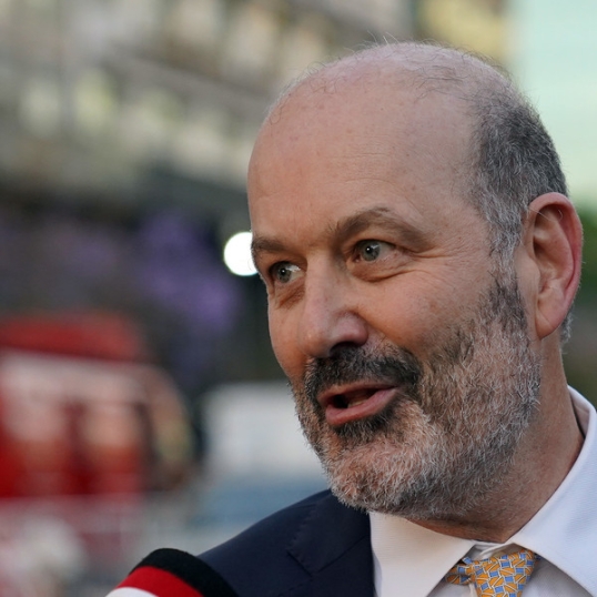 Sturzenegger festejó los 35 mil despidos de trabajadores estatales en once meses del gobierno de Milei