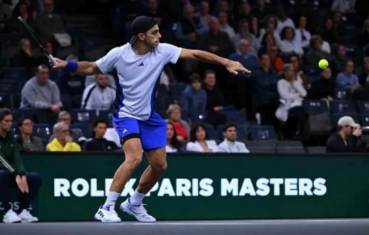 Masters 1000 de París: Francisco Cerúndolo perdió con Tsitsipas