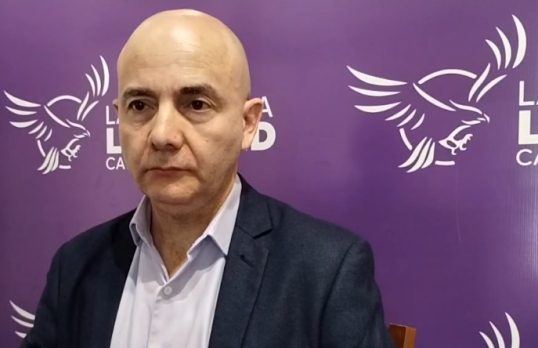 Diputado libertario aseguró que a los movimientos feministas “no les interesa ni Agostina ni la violencia contra la mujer”