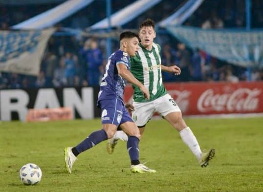 Liga Profesional de fútbol: Banfield y Atlético Tucumán juegan en el Florencio Sola