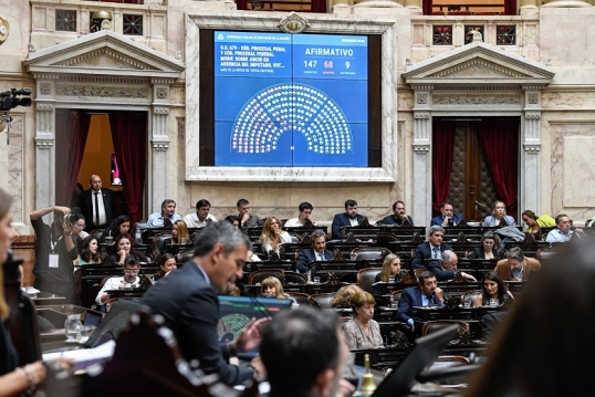 Aprueban el proyecto de juicio en ausencia