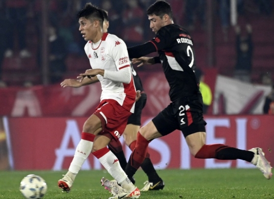 Liga Profesional de Fútbol: Estudiantes empató sin goles con Huracán en Parque Patricios