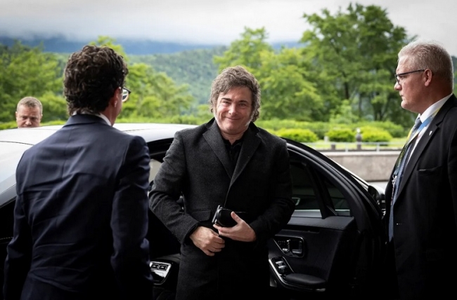 Javier Milei arribó a Suiza para participar de la cumbre por Ucrania
