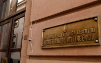 Un juez de Paraná rechazó frenar el DNU que amplió las facultades de la SIDE y habilitó aprehensiones