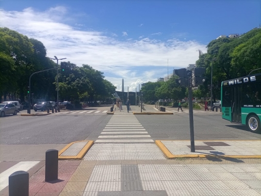 El tiempo en el AMBA, se presenta cálido, cielo parcialmente nublado y una máxima de 29 grados
