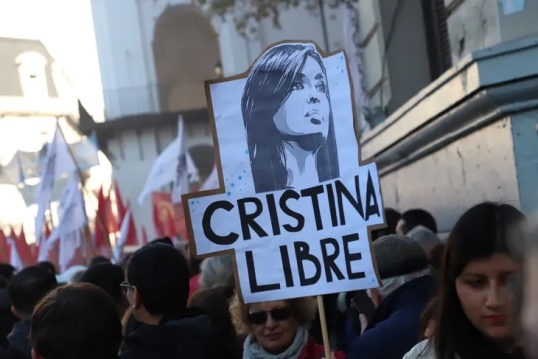 Multitudinaria marcha en apoyo a Cristina Kirchner