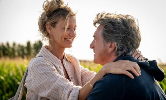 Llega a las salas el film “Buenas Vibraciones”, una comedia con Alexandra Lamy, François Cluzet y Reem Kherici