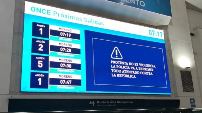El Gobierno anuncia en las estaciones de trenes que va a reprimir cualquier atentado a la república