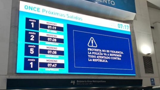 El Gobierno anuncia en las estaciones de trenes que va a reprimir cualquier atentado a la república