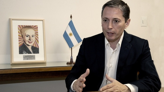 Fernando Gray: «Queremos un país donde se cuide al que trabaja y al que da trabajo»