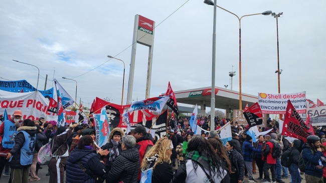 Organizaciones sociales realizaron varios cortes en el país y la policía activó el protocolo antipiquetes