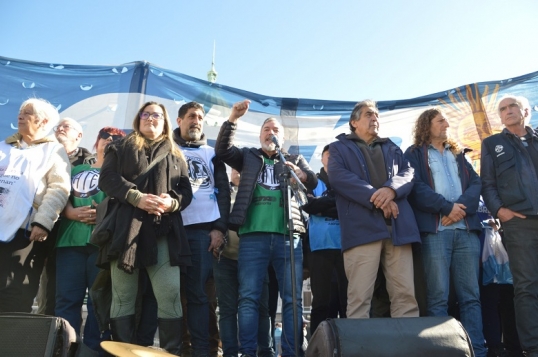 En el Día de los Estatales, ATE movilizó frente al Congreso contra la Ley Bases