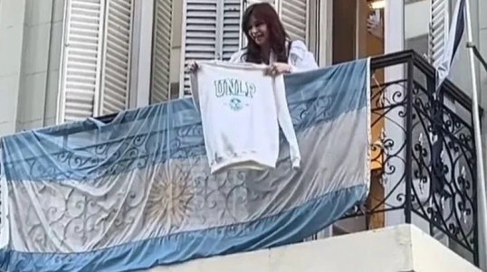 Cristina destacó que la educación pública y gratuita garantizó el «ascenso social que nos permitió ser una Argentina diferente»