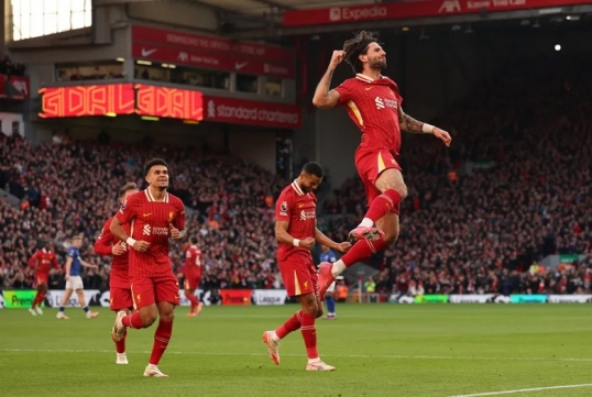 Premier League: El líder del torneo, Liverpool goleó al Ipswich Town