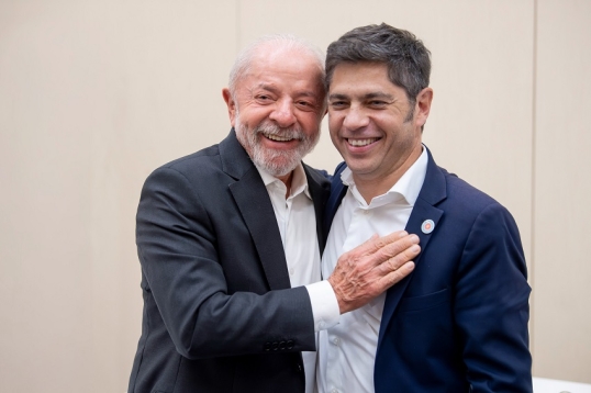 Axel Kicillof: «Ayer lo veíamos, con vergüenza ajena, al presidente Milei ofender e insultar al Gobierno de Brasil»