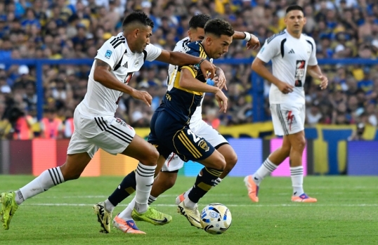 Torneo clausura liga profesional de fútbol: Boca enfrenta a Deportivo Riestra