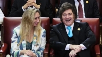 Javier y Karina Milei se habían tomado las medidas con Adidas para posar con camisetas con cuatro estrellas