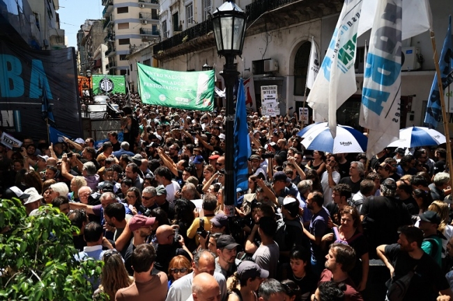 Télam: Volvemos a trabajar. Levantamos los acampes. La lucha continúa
