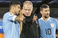 Marcelo Bielsa se refirió a los dichos de Suárez, luego del partido con Perú