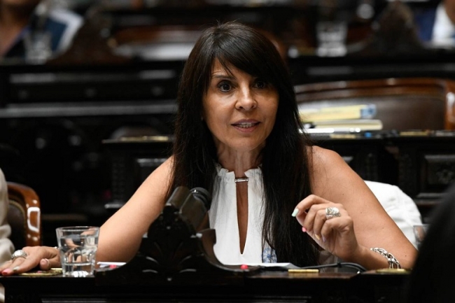 Afiliaciones falsas: Cada vez es más complicada la situación de la diputada libertaria rionegrina Lorena Villaverde