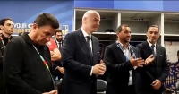 Infantino visitó el vestuario de Irán y hubo reclamó al presidente de FIFA