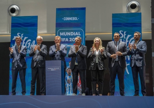 Claudio Tapia y Karina Milei en la confirmación de Argentina como una de las sedes inaugurales del Mundial 2030