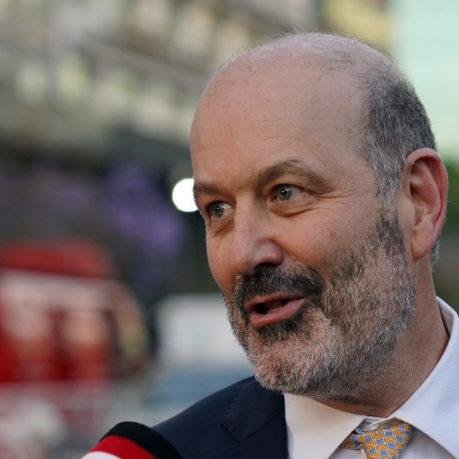 Según Sturzenegger, los pilotos: «Están parando porque no le dieron los asientos en primera»