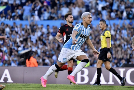 Liga Profesional de Fútbol: En un gran partido, Racing cayó ante Estudiantes