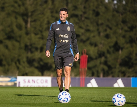 Lionel Scaloni prepara el partido de este martes ante Perú