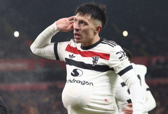 Premier League: Manchester United empató 2-2 con el Liverpool, Lisandro Martínez marcó un gol