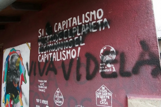 Vandalizan un local del Frente de Izquierda de Bariloche, con la leyenda «viva Videla»