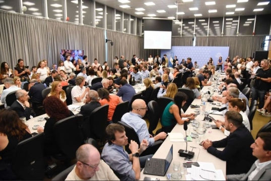 En medio de denuncias por aprietes para conseguir votos: La LA consigue dictamen para suspender las Paso