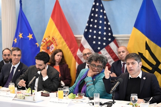 Axel Kicillof desayuno en Nueva York con Pedro Sánchez y el alcalde Zohran Mamdani