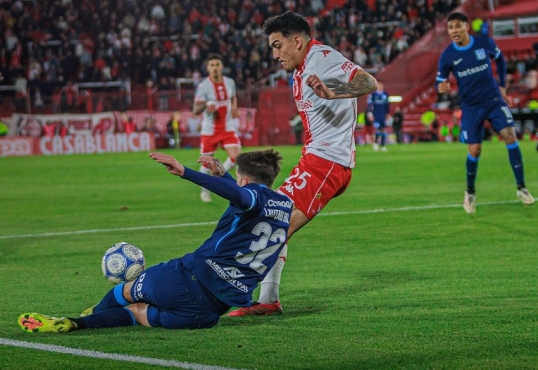 Torneo clausura de fútbol: Racing perdió con Huracán, en Parque Patricios